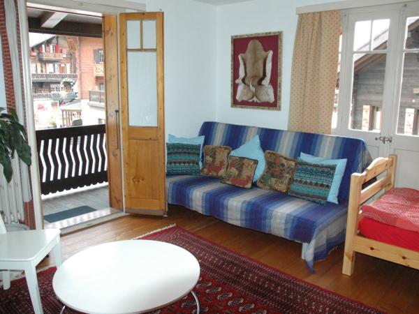 Chalet la Griotte : photo 9 de la chambre chambre sextuple avec balcon et salle de bains commune