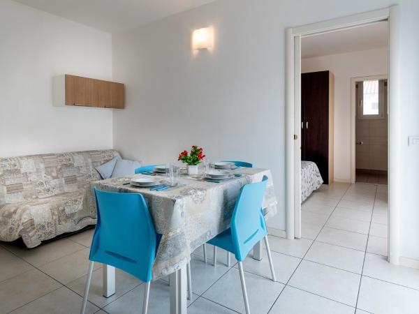 Residence Acqua Suite Marina : photo 3 de la chambre appartement avec balcon