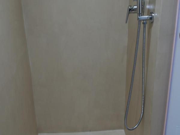 Fivos Pension : photo 8 de la chambre chambre double avec balcon - vue sur ville