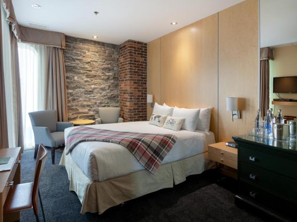 Hotel du Vieux Quebec : photo 1 de la chambre chambre lit queen-size - rez-de-chaussée côté ascenseur