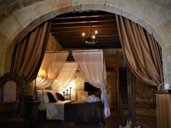 S.Nikolis' Historic Boutique Hotel : photo 2 de la chambre suite médiévale (bâtiment annexe)