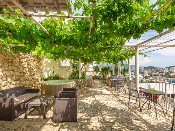 Apartments Zore Glavinić : photo 2 de la chambre studio avec terrasse