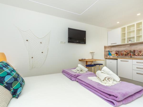 Apartments Zore Glavinić : photo 7 de la chambre studio avec terrasse