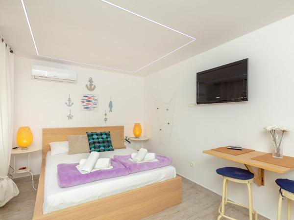 Apartments Zore Glavinić : photo 8 de la chambre studio avec terrasse