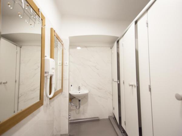 Hostel Angelina Old Town : photo 8 de la chambre lit dans dortoir mixte de 8 lits