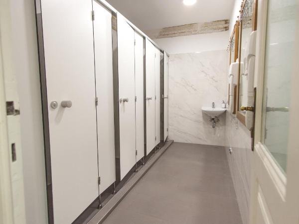 Hostel Angelina Old Town : photo 9 de la chambre lit dans dortoir mixte de 8 lits