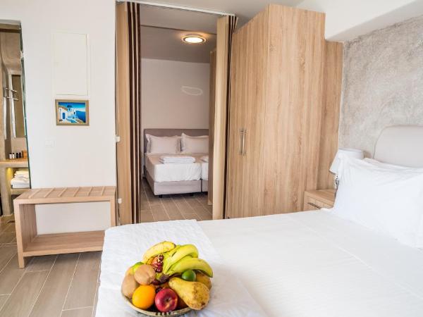 Kratiras View Luxury Suites : photo 5 de la chambre suite de luxe avec bain à remous - vue sur caldera