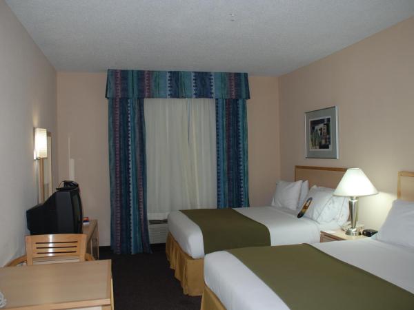 Holiday Inn Express Hotel & Suites San Antonio - Rivercenter Area, an IHG Hotel : photo 4 de la chambre chambre avec 2 lits queen-size - baignoire accessible aux personnes à mobilité réduite - non-fumeurs