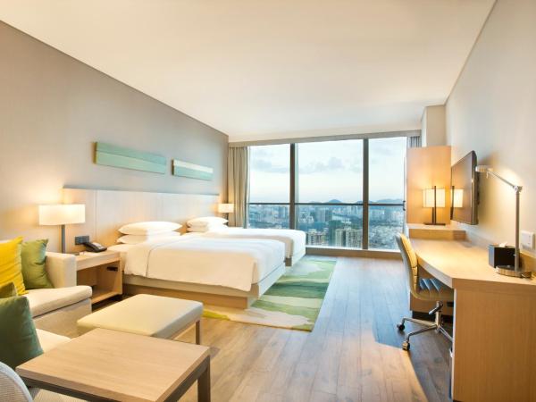 Hyatt Place Sanya City Center : photo 2 de la chambre chambre lits jumeaux avec canapé-lit - vue sur océan