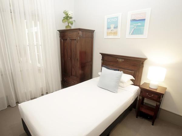 Hotel Bondi : photo 2 de la chambre chambre simple avec salle de bains 