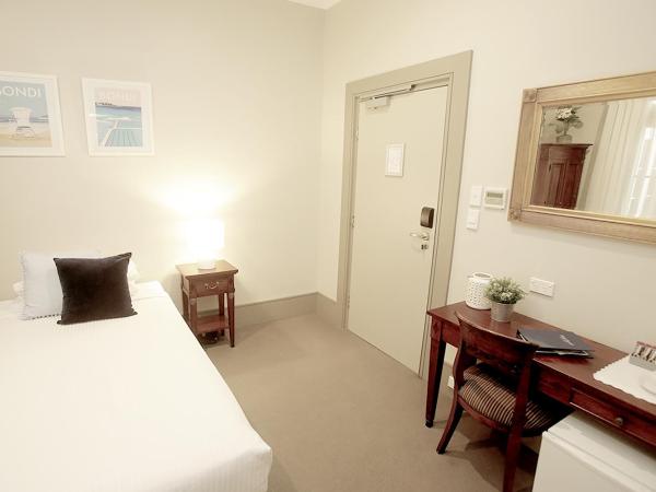 Hotel Bondi : photo 1 de la chambre chambre simple avec salle de bains 