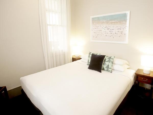 Hotel Bondi : photo 3 de la chambre chambre lit queen-size 