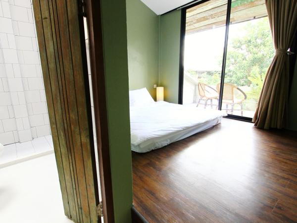 Here Hostel Bangkok : photo 4 de la chambre chambre double avec salle de bains privative