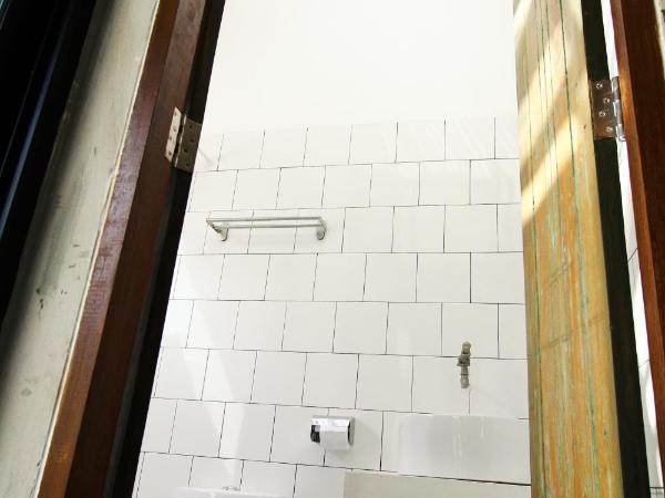 Here Hostel Bangkok : photo 6 de la chambre chambre double avec salle de bains privative