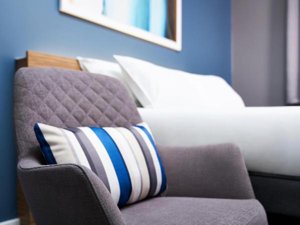 Travelodge Plus Galway : photo 2 de la chambre chambre quadruple supérieure