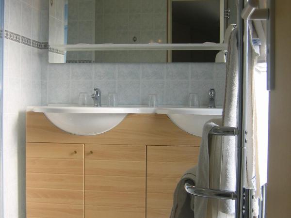 Hotel Ferney République : photo 4 de la chambre chambre triple