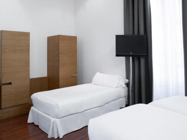 Petit Palace Plaza Málaga : photo 3 de la chambre chambre triple