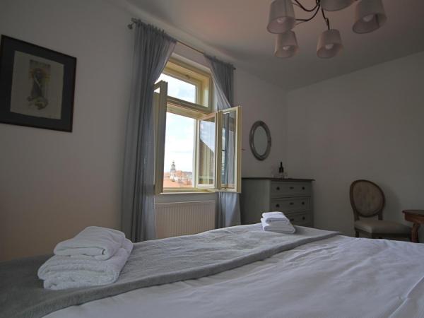 1st Republic Villa - Adults only : photo 3 de la chambre double room with castle view - free parking