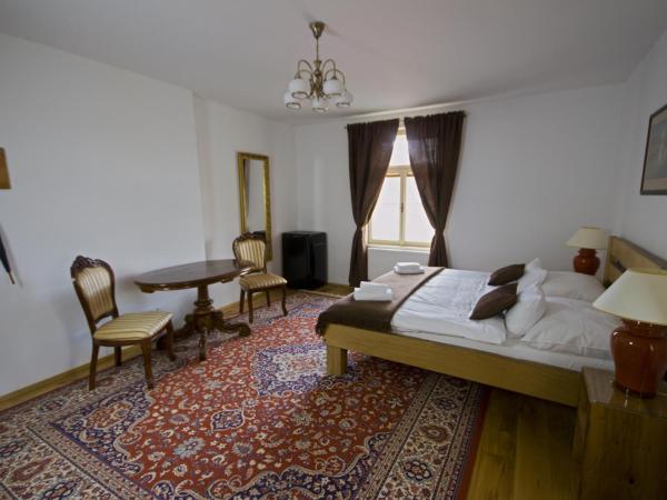 1st Republic Villa - Adults only : photo 4 de la chambre chambre double deluxe avec vue sur château