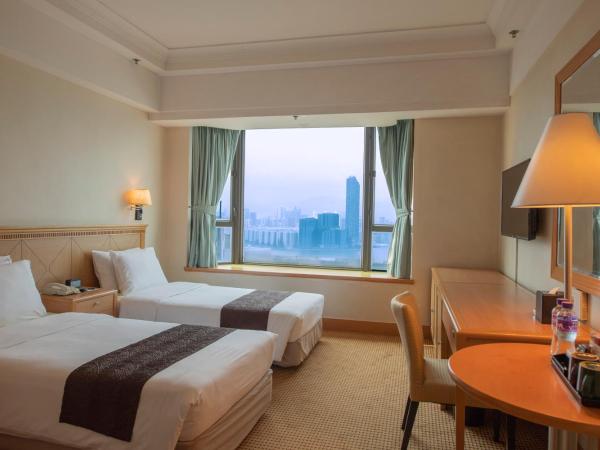 Ramada Hong Kong Grand View : photo 4 de la chambre grande chambre - vue sur port (24-28/f)
