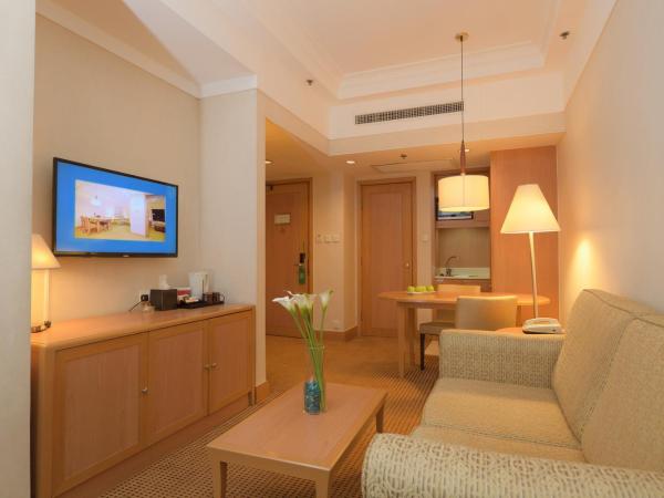 Ramada Hong Kong Grand View : photo 3 de la chambre suite familiale