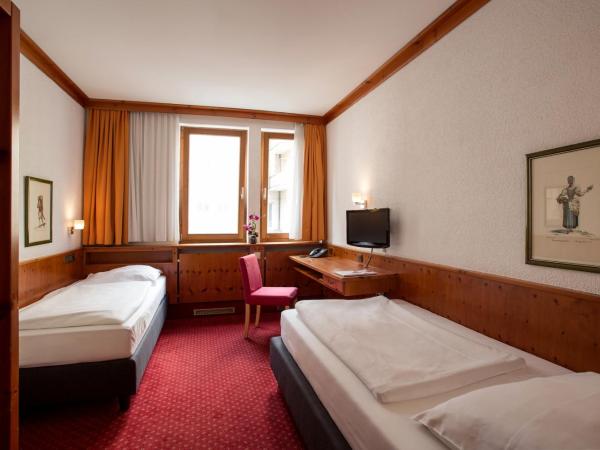 Steichele Hotel & Weinrestaurant : photo 1 de la chambre chambre lits jumeaux