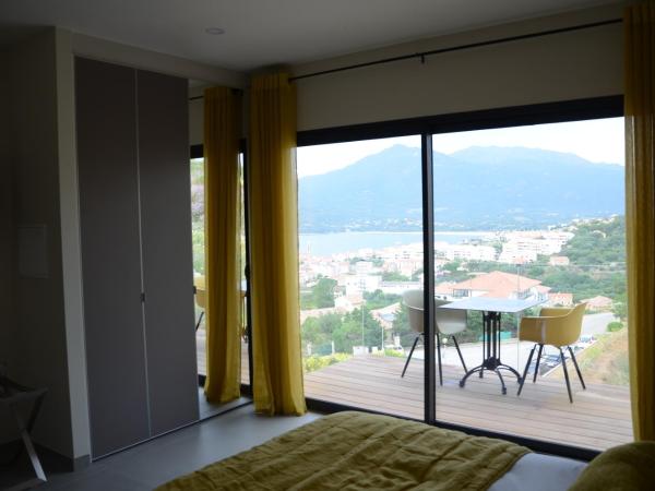 Casa Mare E Vista : photo 2 de la chambre chambre double deluxe - vue latérale sur mer