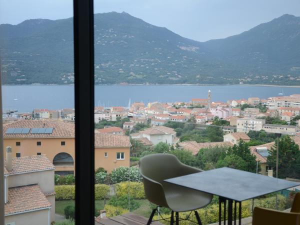Casa Mare E Vista : photo 1 de la chambre chambre double deluxe - vue latérale sur mer