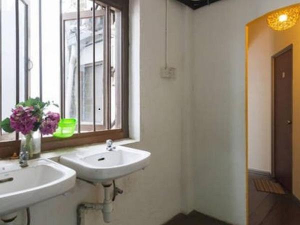 Cocoa Mews Cafe and Homestay : photo 7 de la chambre chambre double standard avec salle de bains commune