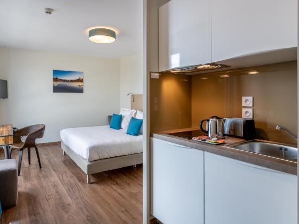 All Suites Bordeaux Centre Marne - Gare Saint-Jean : photo 6 de la chambre studio supérieur avec lit double