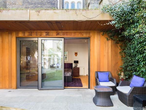 Romantic Bungalow in Notting Hill : photo 1 de la chambre chambre double - vue sur jardin