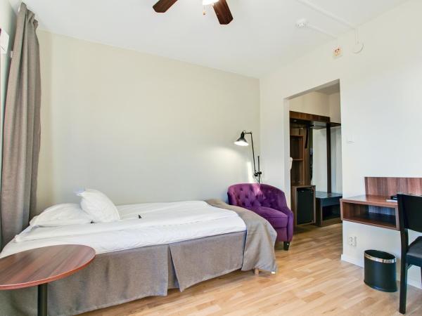 First Hotel Brommaplan : photo 4 de la chambre chambre triple standard