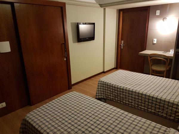 Alta Reggia Plaza Hotel : photo 2 de la chambre chambre lits jumeaux pour personnes à mobilité réduite