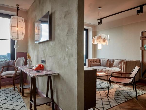 25hours Hotel Das Tour : photo 3 de la chambre hébergement gigantic sky