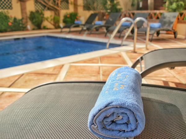 The Residence by the Beach House Marbella : photo 9 de la chambre chambre double - vue sur piscine