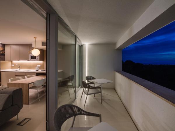 Aparthotel Joel : photo 10 de la chambre suite de luxe avec balcon et vue sur la mer
