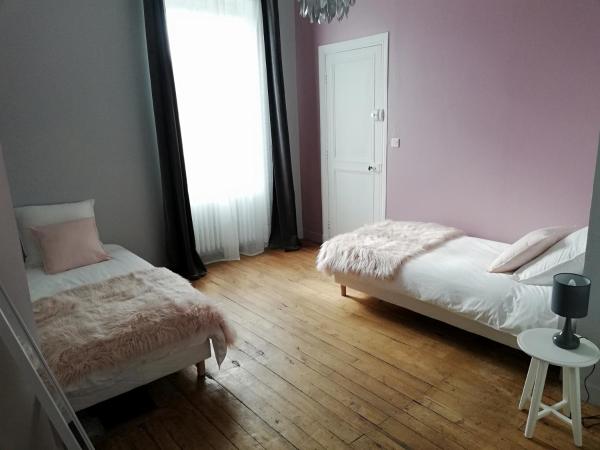 L'Angély - Chambres d'Hôtes : photo 10 de la chambre chambre familiale - vue sur jardin