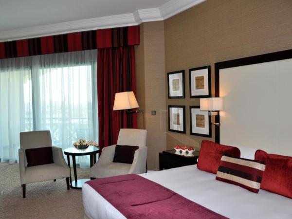 Mövenpick Grand Al Bustan : photo 4 de la chambre chambre lit king-size exécutive premium - avantages premium inclus