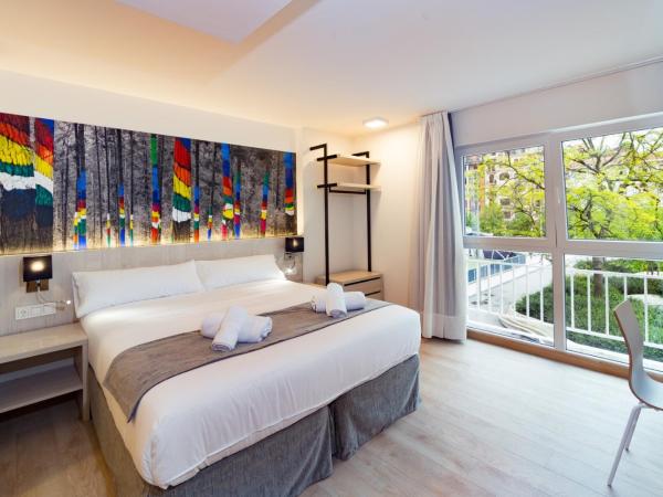 Atotxa Rooms : photo 7 de la chambre chambre double ou lits jumeaux supérieure avec vue sur ville