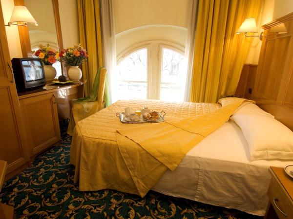 Hotel Cinque Giornate : photo 2 de la chambre chambre lit queen-size 