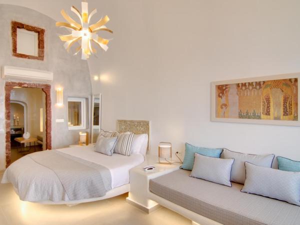 Secret Legend Suites : photo 4 de la chambre grande suite avec bains à remous extérieur - vue sur caldeira