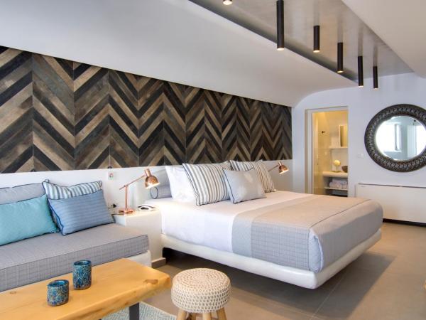 Secret Legend Suites : photo 5 de la chambre  suite légende avec jacuzzi extérieur et vue sur caldeira