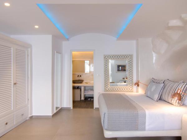 Secret Legend Suites : photo 6 de la chambre  suite légende avec jacuzzi extérieur et vue sur caldeira