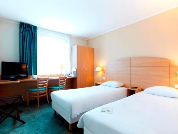 Campanile Poznan : photo 4 de la chambre chambre lits jumeaux