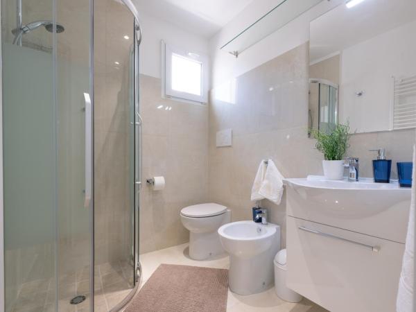 B&B Toma Street : photo 5 de la chambre chambre triple avec balcon