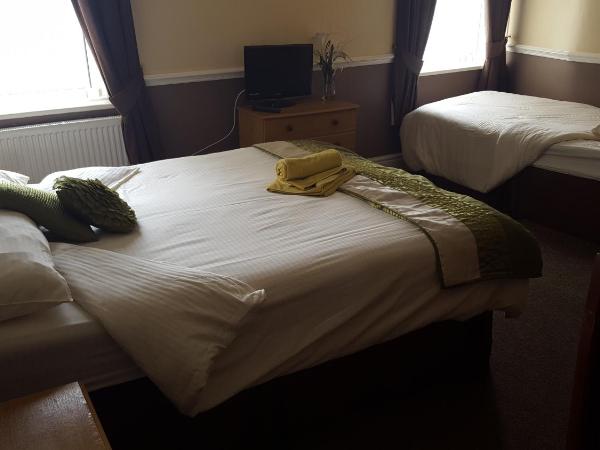 Lexham Hotel : photo 4 de la chambre chambre triple avec salle de bains privative