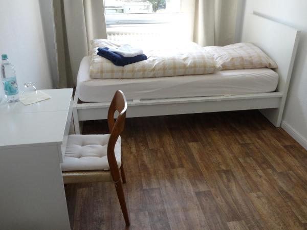 Private Room with Breakfast : photo 5 de la chambre chambre simple avec salle de bains commune