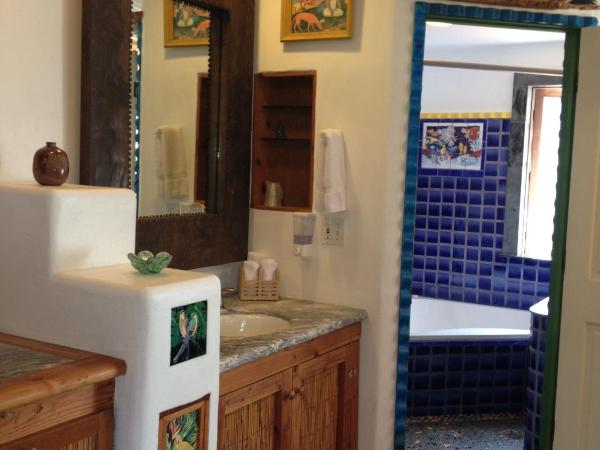 Les Artistes Inn : photo 8 de la chambre chambre de luxe king avec vue sur l'océan

