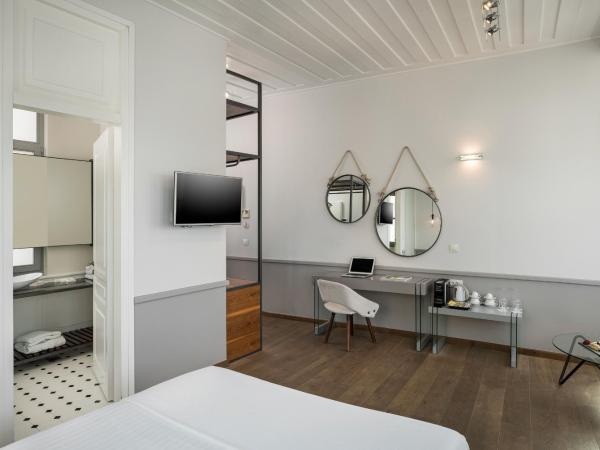 Ambassadors Residence Boutique Hotel : photo 5 de la chambre suite junior de luxe avec vue sur la mer