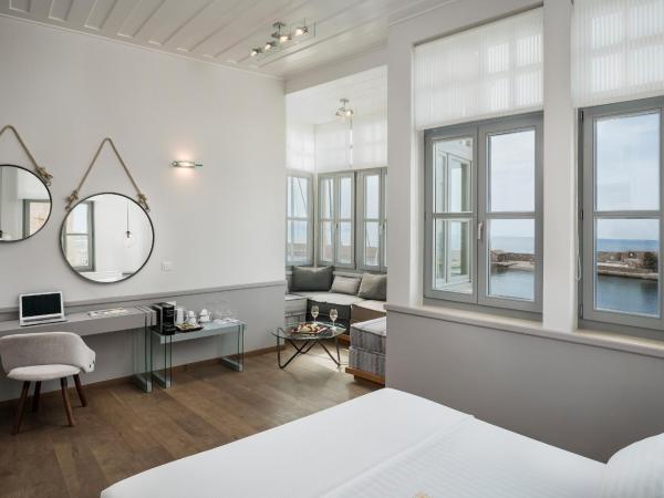 Ambassadors Residence Boutique Hotel : photo 6 de la chambre suite junior de luxe avec vue sur la mer